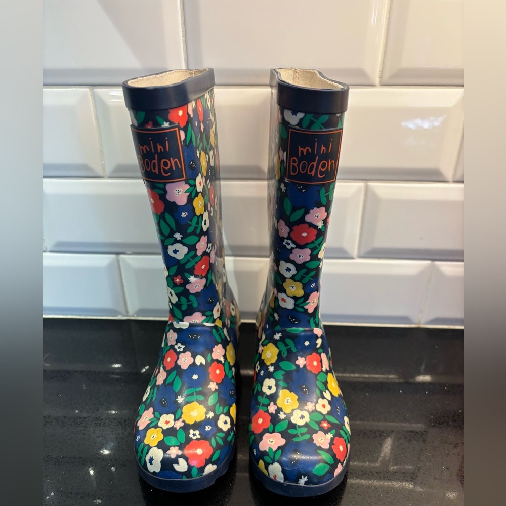 Mini Boden Rain Boots Size 37 Floral Rubber Pull on Reflective Wellies